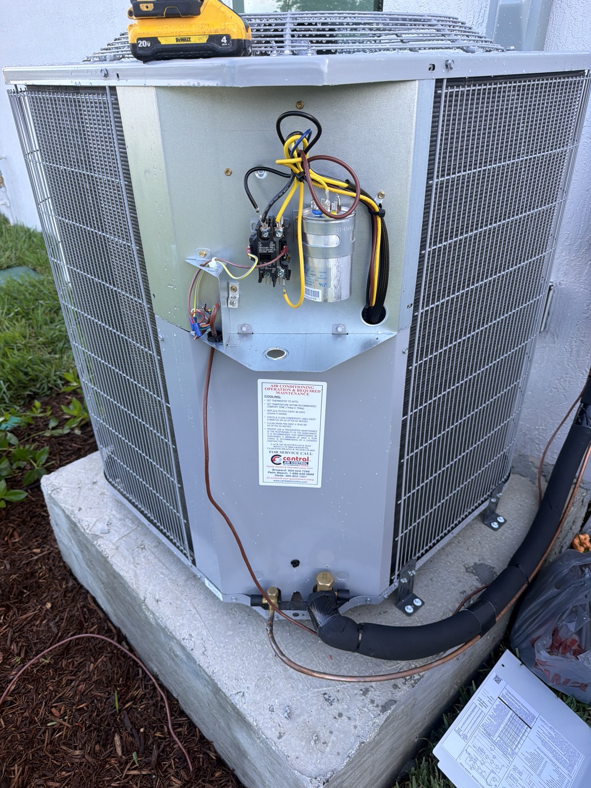 Outdoor air conditioning unit during installation work